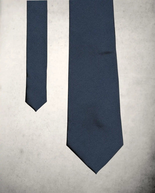 klassische Herrenkrawatte in blau