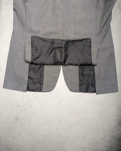 Seitenschlitz eines Nervesa Herrensakko in grau