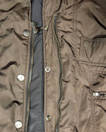 Detail einer braunen Herrenjacke von Brema 