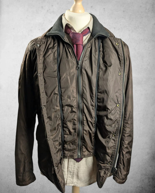 Detailansicht einer braunen Herrenjacke von Brema 