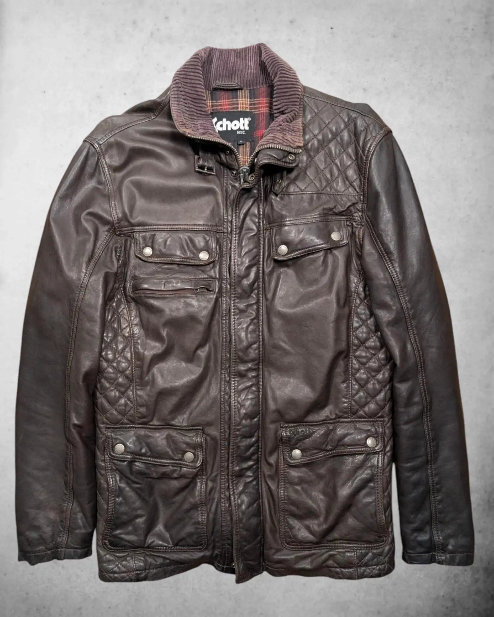 Frontalansicht Schott NYC Herren Lederjacke 