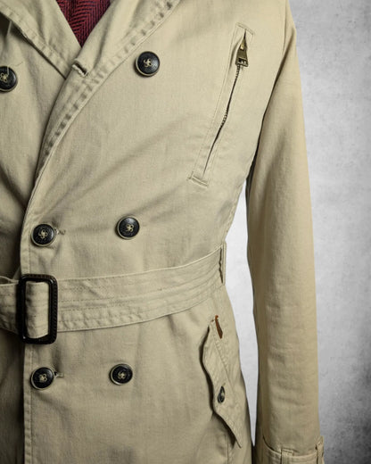 Detailansicht eines Herren Trenchcoats in beige