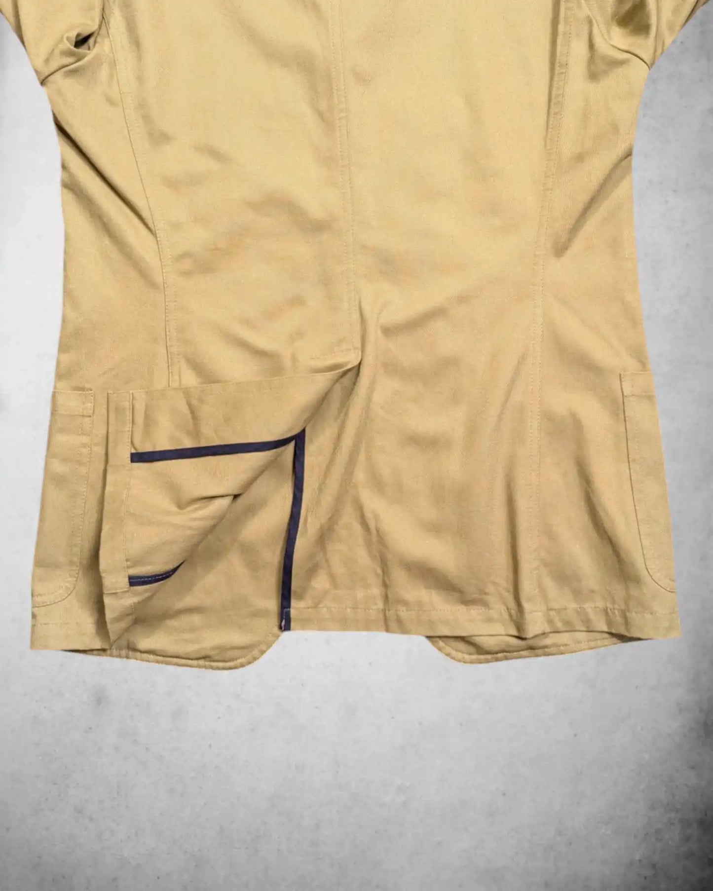 Mittelschlitz einer Baumwolljacke für Herren