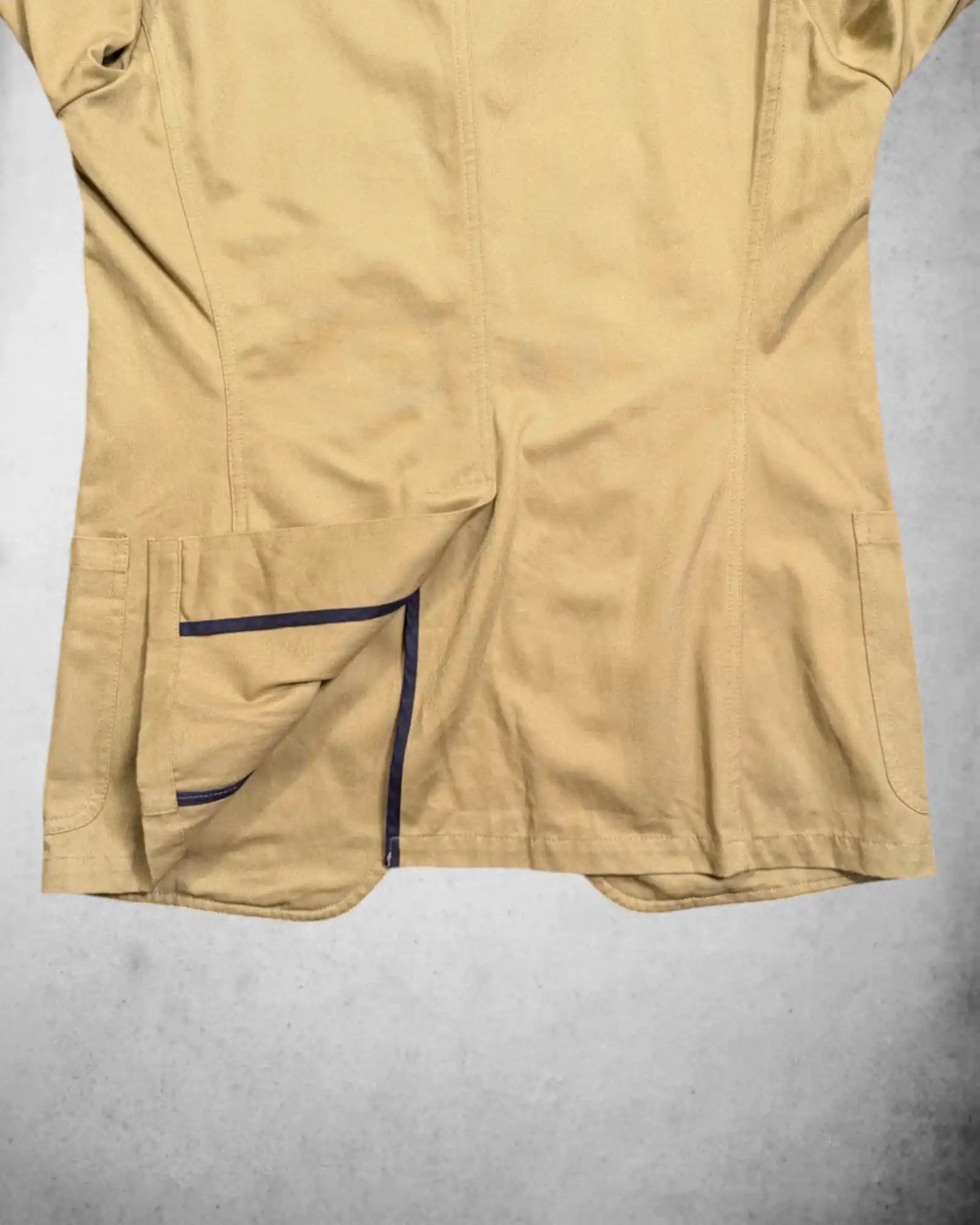 Mittelschlitz einer Baumwolljacke für Herren