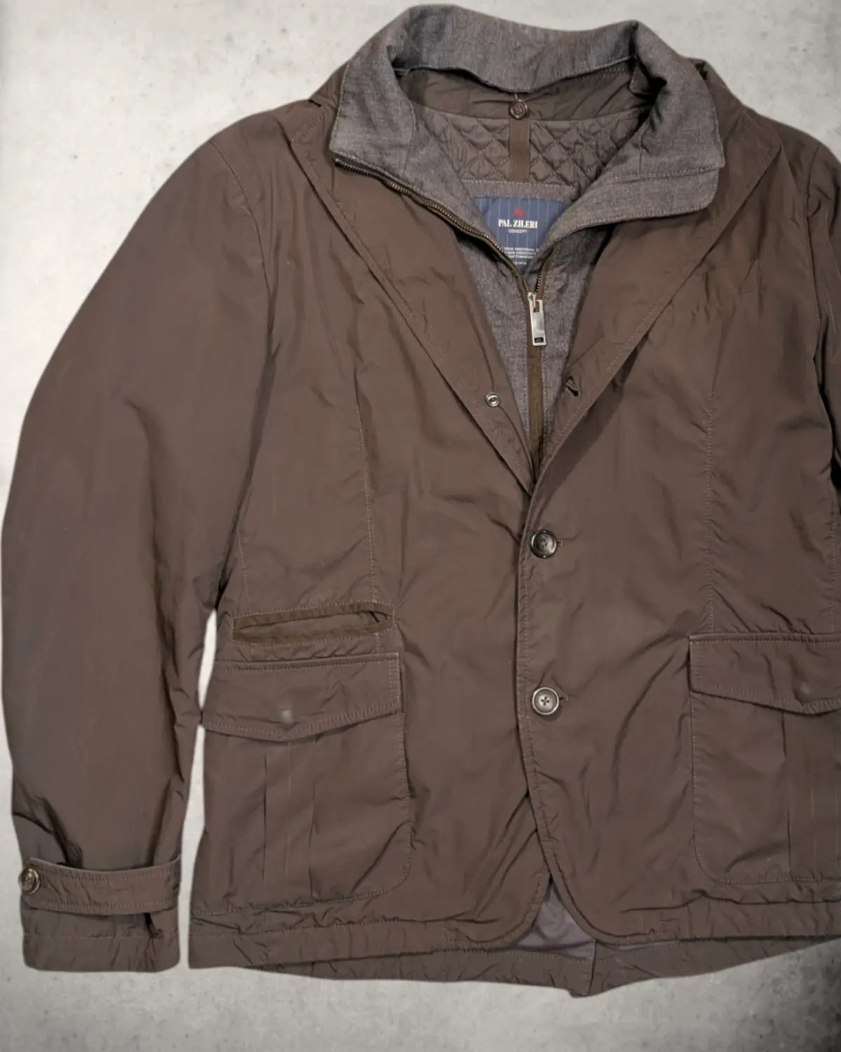 Braune Pal Zileri Hybrid-Jacke für Herren in Größe 54, sportlicher Fieldjacket-Stil mit Krageneinsatz.