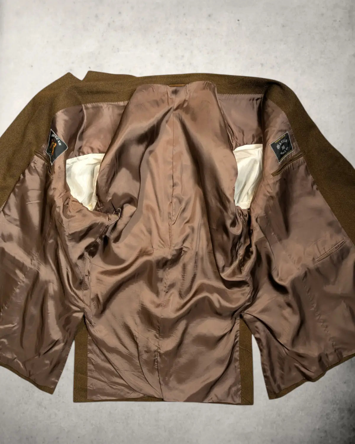 Innenansicht eines braunes Vintagesakkos für Herren von John Mac Kay aus reiner Wolle von Martin Sons & Co