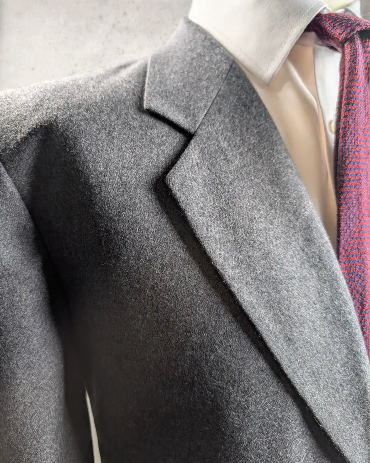 Graues Herrensakko aus Merinowolle