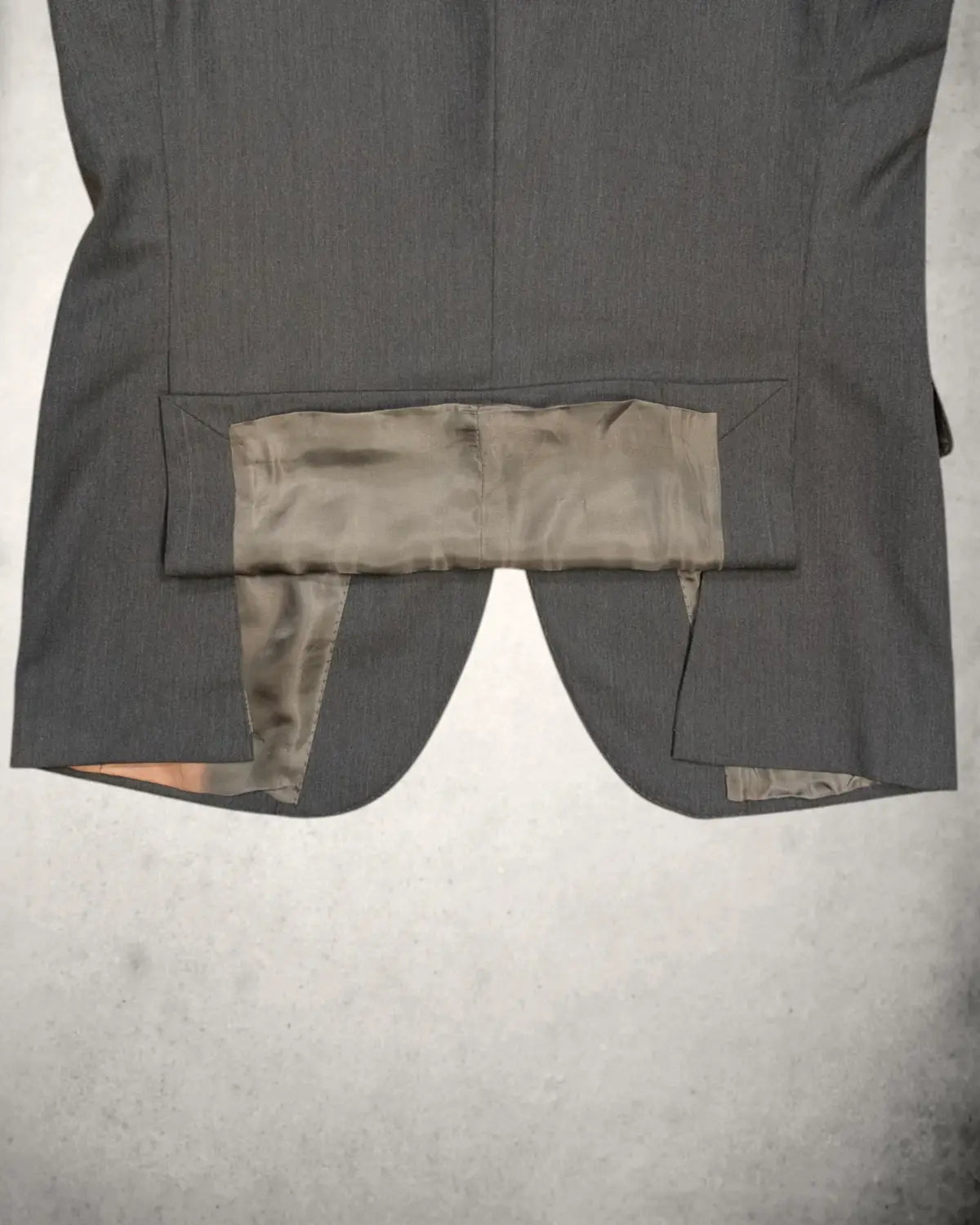 Seitenschlitz eines Su Misura Herrensakkos aus Tollegno 1900