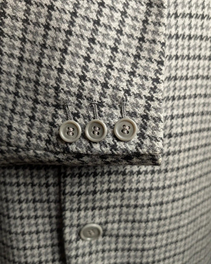Ärmelknöpfe eines Herrensakkos von Zegna