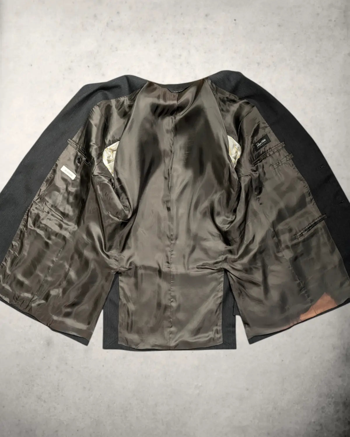 Innenansicht eines Su Misura Herrensakkos mit leichter verfärbung