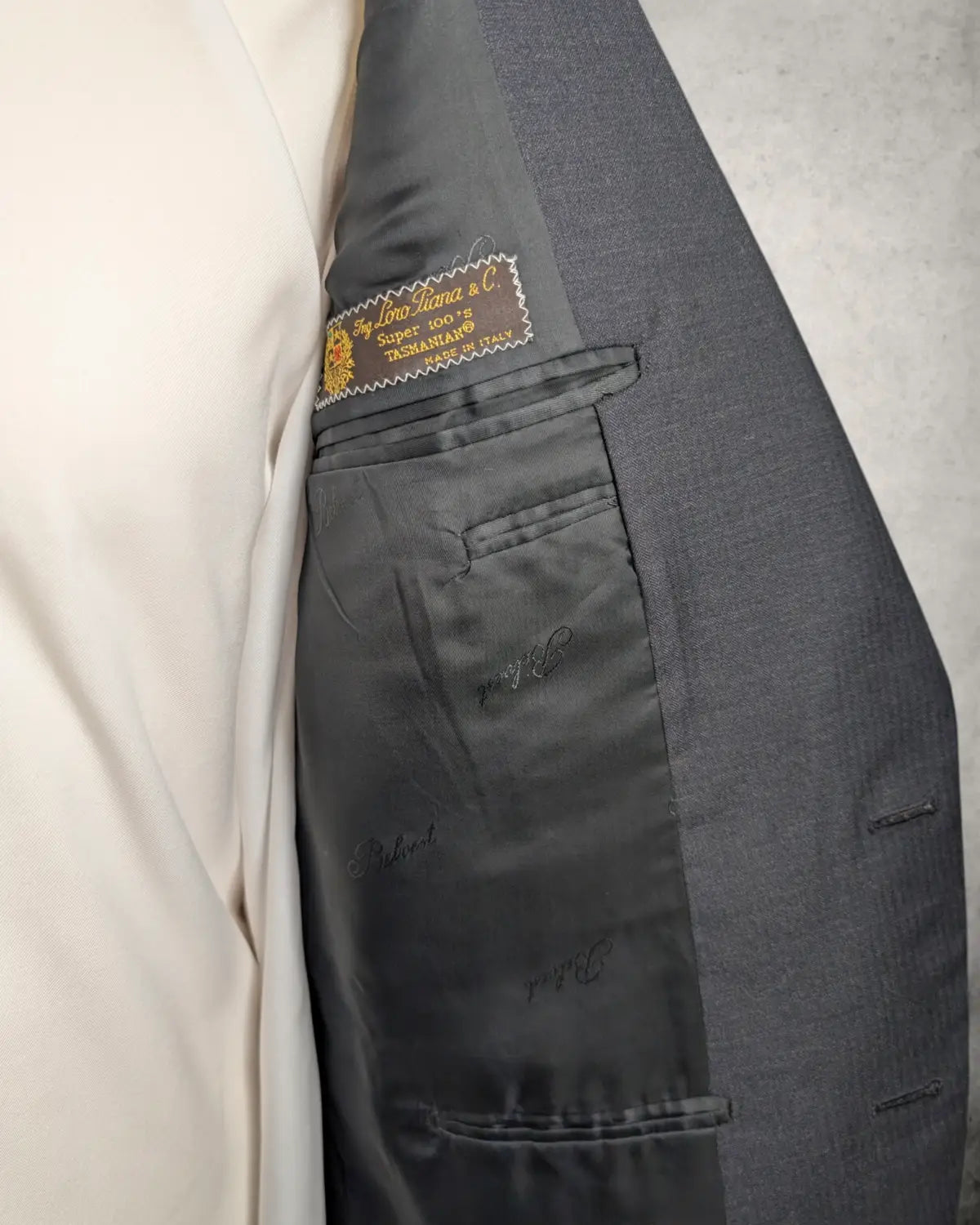 Loro Piana Etikett eines Belvest Sakkos