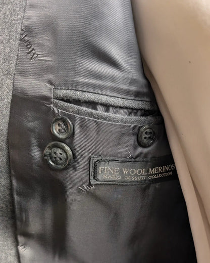 Mario Dessuti Etikett in einem Herrensakko