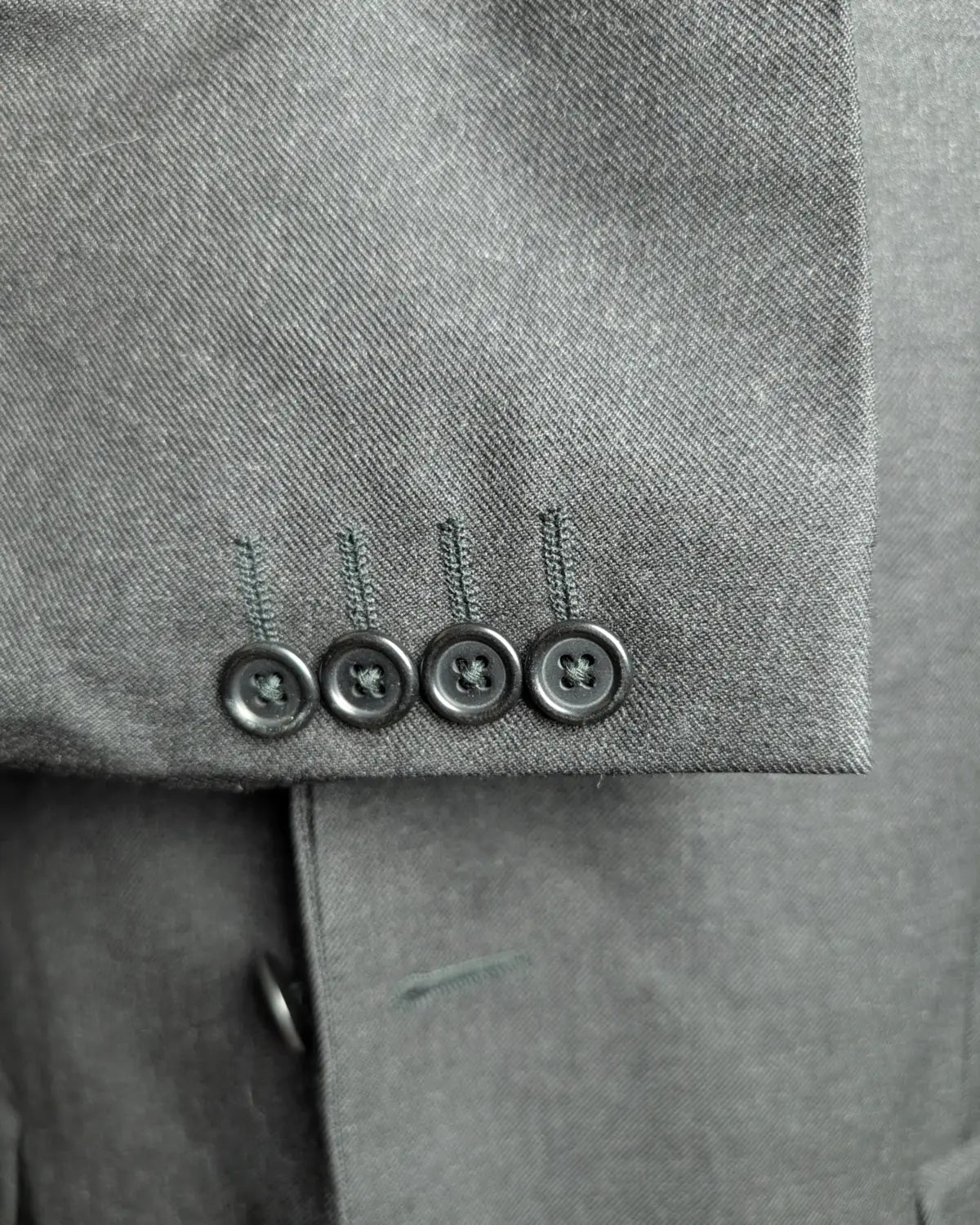 Aquascutum Ärmelknöpfe eines schwarzen Sakkos