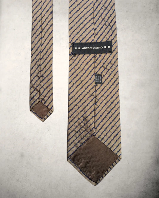 Handmade Seidenkrawatte von Antonio Miro in Beige