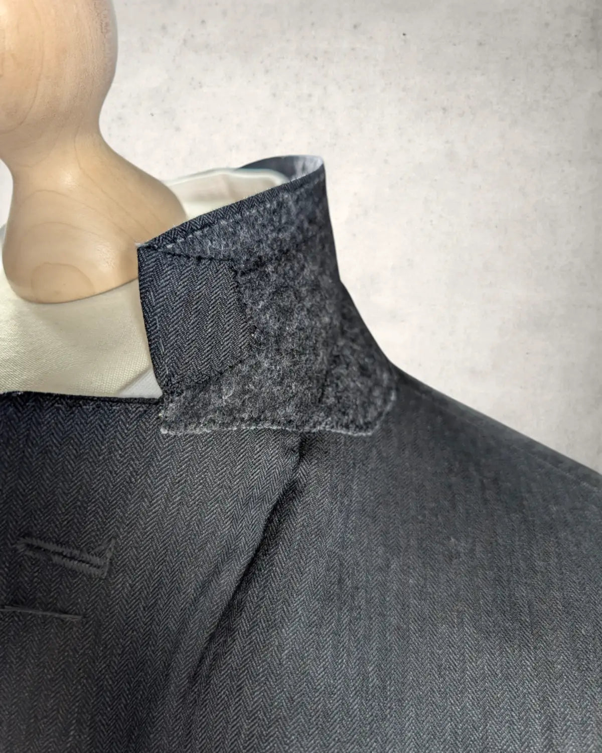 Su Misura Herrensakko in Anhtrazit. Größe 50. Handgenähter Kragen