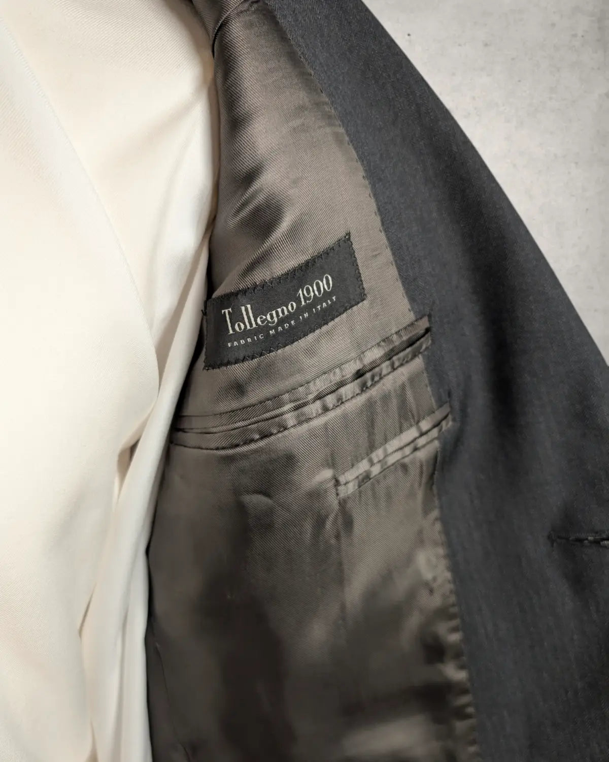 Tollegno 1900 Etikett mad in Italy.