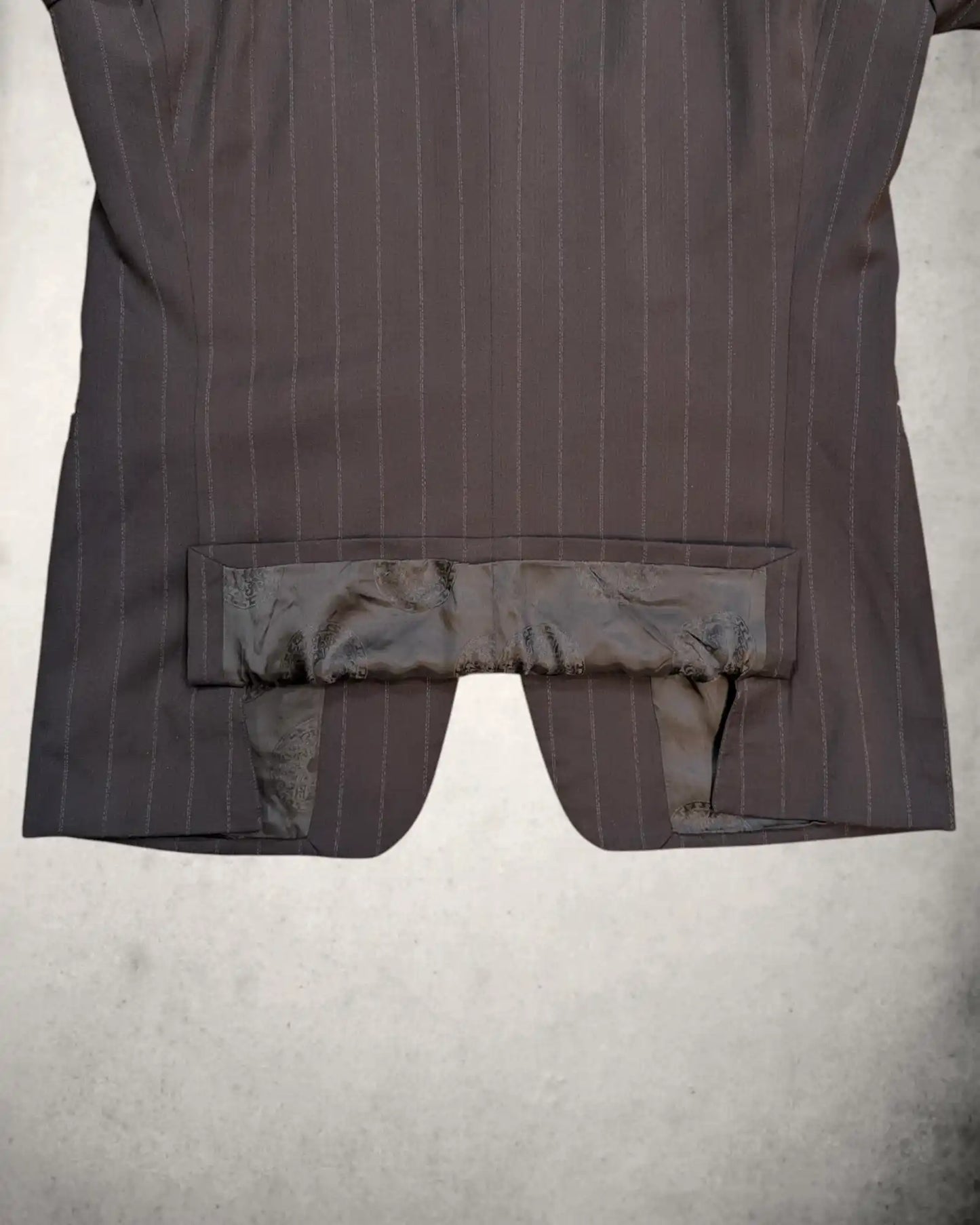 Seitenschlitz eines Versace Herrensakkos