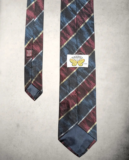 Rückseite der Krawatte mit Mariposa Como Logo (gelber Schmetterling) und ‚Pure Silk‘-Angabe