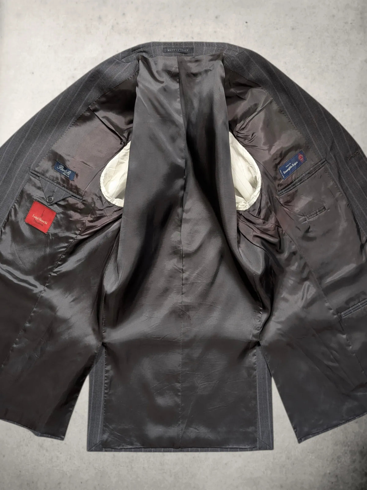 Vintage-Luigi-Bianchi-Anzug aus Ermenegildo-Zegna-Wolle, Größe 50, mit glänzendem Innenfutter.